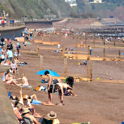 Read more about the article Stay hydrated and wear suncream, Met Office urges