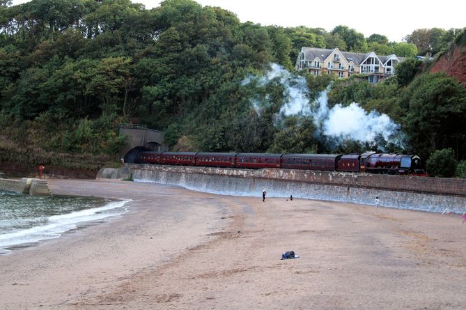 You are currently viewing Coronation Class steam train passes through Dawlish