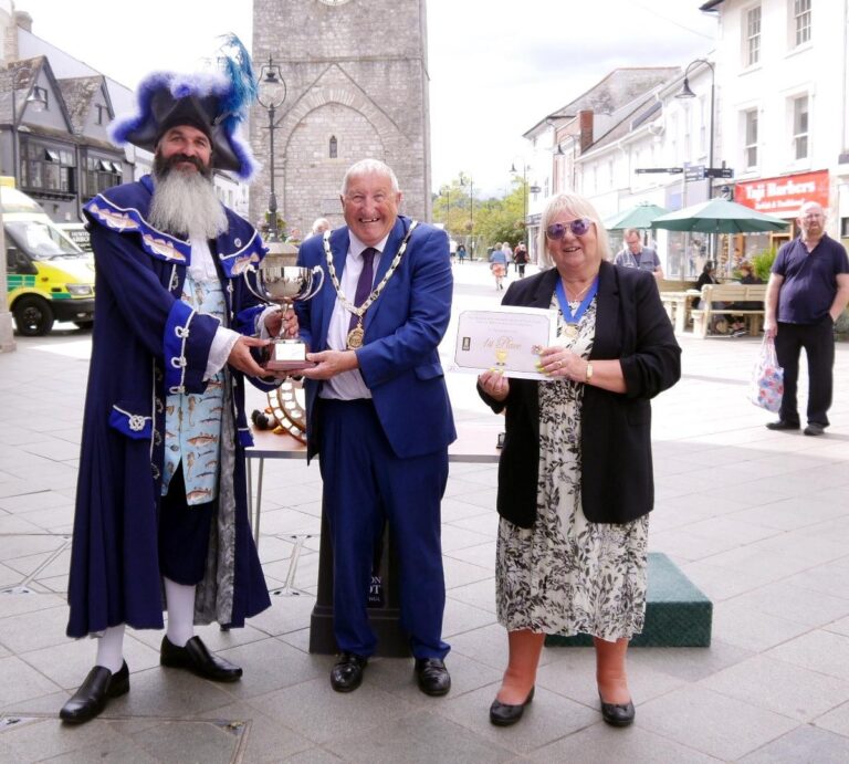 Read more about the article Town Crier competition coming to Newton Abbot