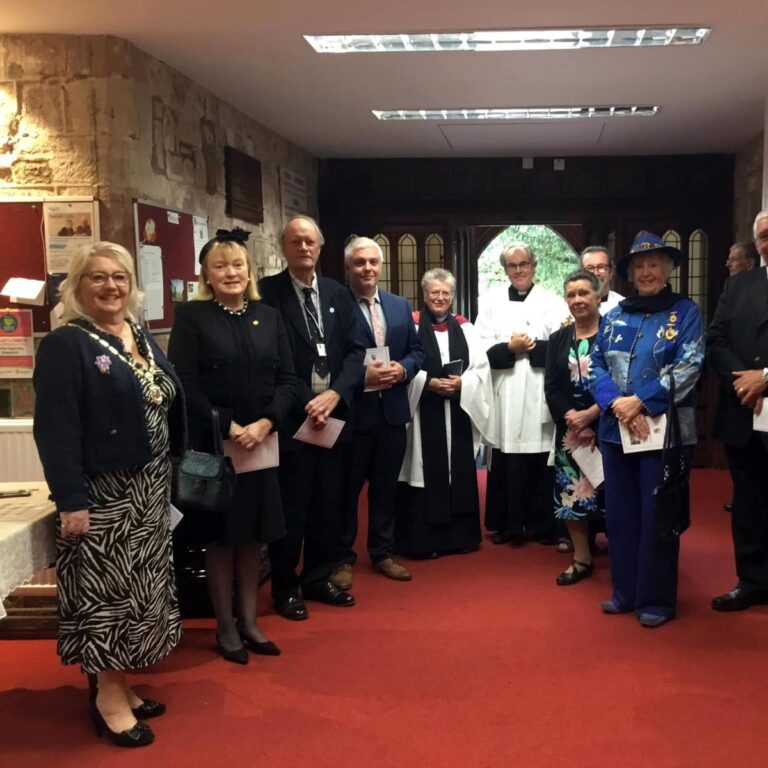 Read more about the article Dawlish Mayor lead’s town civic service