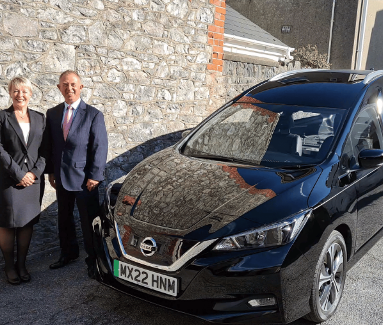 Read more about the article Funeral Partners to offer new electric-powered hearse for mourners in Teignbridge