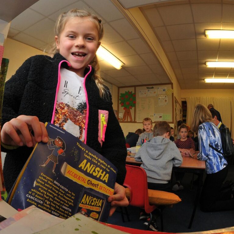 Read more about the article Hazeldown pupils ‘buzzing’ with excitement about reading initiative