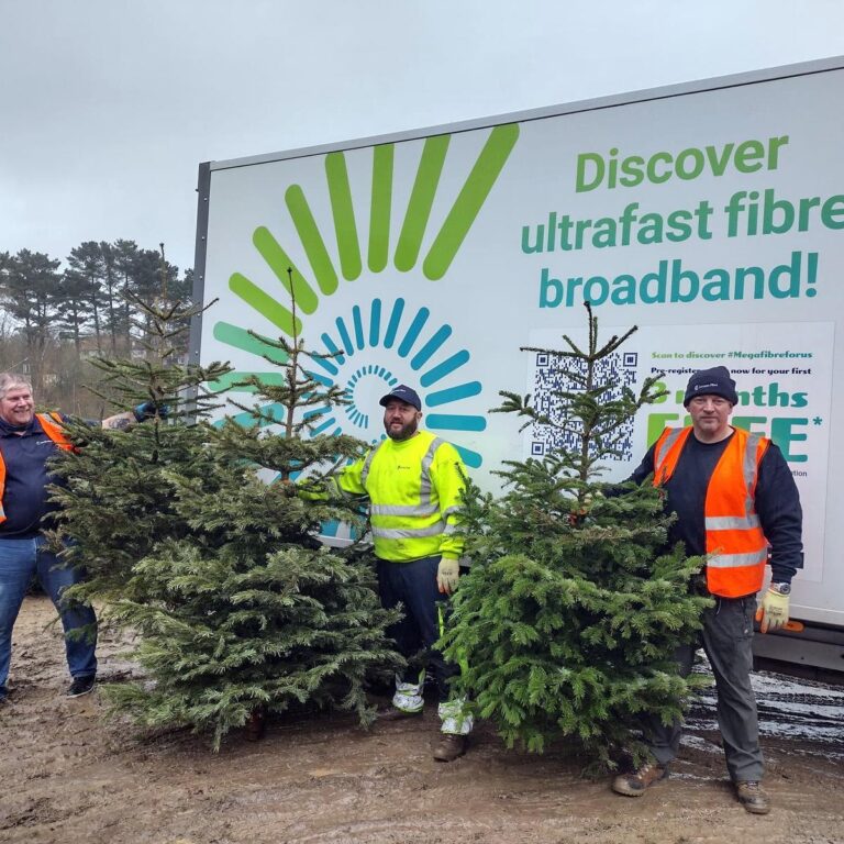 Read more about the article Jurrasic Fibre Christmas tree scheme to benefit hospice charity
