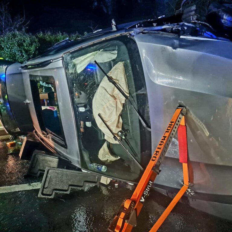 Read more about the article Buckfastleigh Firefighters release dramatic pictures of smash that shut A38 for six hours