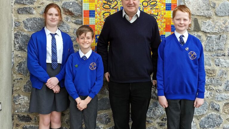 Read more about the article Chudleigh Knighton pupils quiz MP Mel Stride