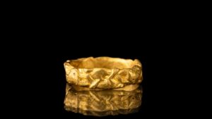 Read more about the article Exeter museum acquires rare Wembworthy Anglo-Saxon gold ring